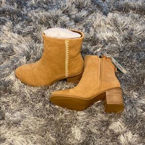 Tom’s suede, Evelyn booty size 7 1/2 brand new with tags